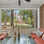 Holiday home 2 Bedroom In Myers Park With Comfortable Screened Porch