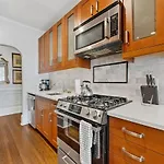 2 Bedroom In Myers Park With Comfortable Screened Porch *