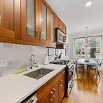 Holiday home 2 Bedroom In Myers Park With Comfortable Screened Porch
