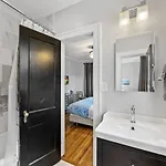 2 Bedroom In Myers Park With Comfortable Screened Porch Holiday home