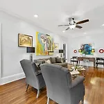 2 Bedroom In Myers Park With Comfortable Screened Porch