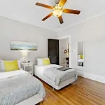 Holiday home 2 Bedroom In Myers Park With Comfortable Screened Porch *