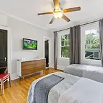 2 Bedroom In Myers Park With Comfortable Screened Porch Holiday home