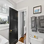 Holiday home 2 Bedroom In Myers Park With Comfortable Screened Porch