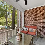 2 Bedroom In Myers Park With Comfortable Screened Porch Holiday home Charlotte
