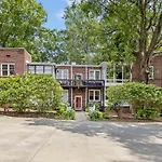 Holiday home 2 Bedroom In Myers Park With Comfortable Screened Porch