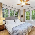 Light Filled 2 Bedroom In Myers Park With A Porch