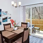 Southern Haven Stunning Modern Townhome Apartment