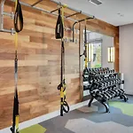 Skyline Retreat - Free Parking, Pool, Balcony