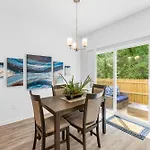 Southern Haven Stunning Modern Townhome Apartment