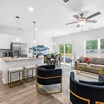 Southern Haven Stunning Modern Townhome Apartment *