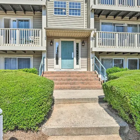 Inviting Getaway - Half Mile To Unc! Holiday home Charlotte