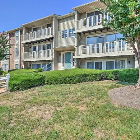 Inviting Getaway - Half Mile To Unc!