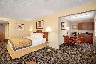 Wingate By Wyndham Airport