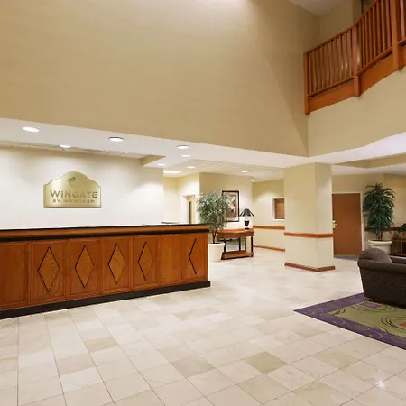 Hotel Wingate By Wyndham Airport 3*