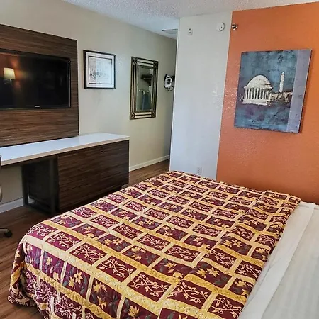 & 4 Less Motel 2*