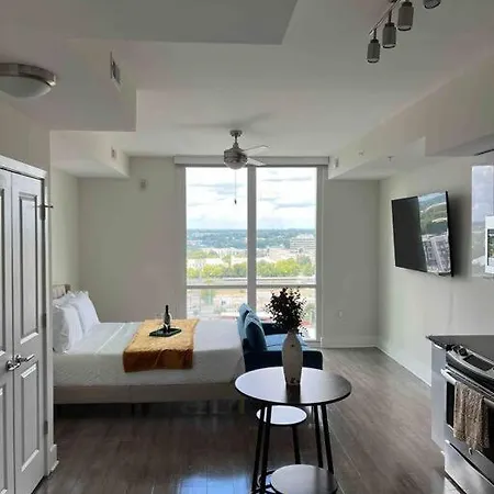 Uptown Studio Apartment *