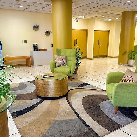 Golden By Oyo Hotel 3*