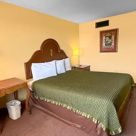 Golden By Oyo Hotel 3*