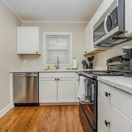 Apartment Minutes Away From Downtown Area Charlotte