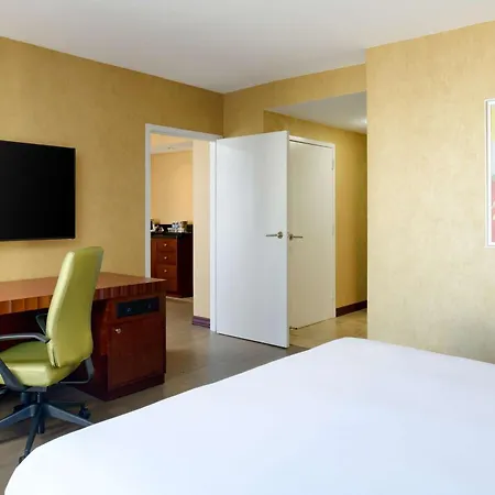 Hotel Hilton Uptown 4*