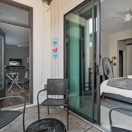 Spacious 2bd With Private Balcony And Free Parking Apartment Charlotte