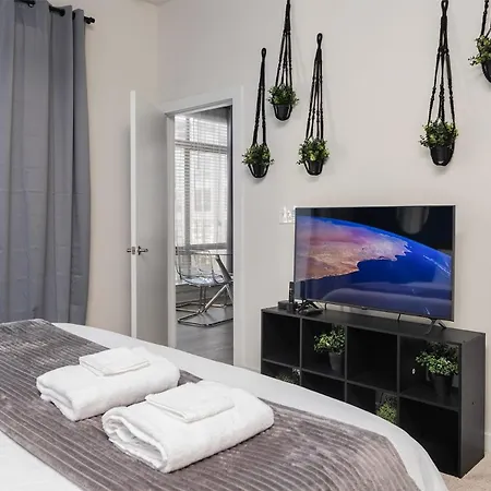 Spacious 2bd With Private Balcony And Free Parking *