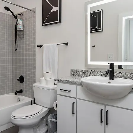 Apartment Spacious 2bd With Private Balcony And Free Parking Charlotte