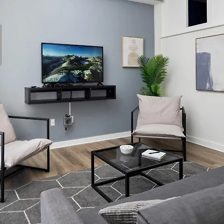 Apartment Spacious 2bd With Private Balcony And Free Parking *