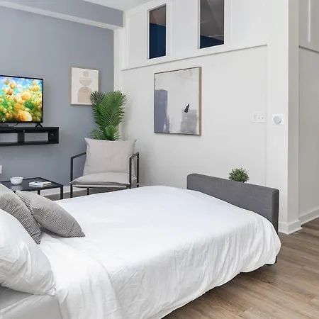Spacious 2bd With Private Balcony And Free Parking