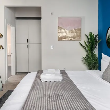 Spacious 2bd With Private Balcony And Free Parking Apartment *