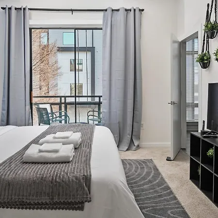 Spacious 2bd With Private Balcony And Free Parking Apartment