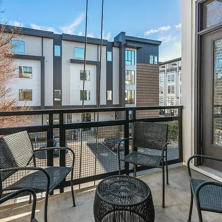 Spacious 2bd With Private Balcony And Free Parking * Charlotte