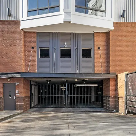 Apartment Spacious 2bd With Private Balcony And Free Parking