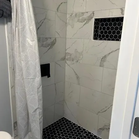 Holiday home Comfy Lower Lvl With Jetted Tub Near Uptown And Unc Charlotte