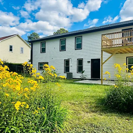Comfy Lower Lvl With Jetted Tub Near Uptown And Unc Holiday home Charlotte