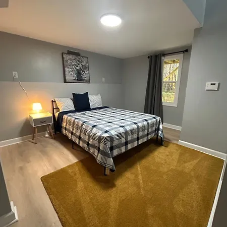 Comfy Lower Lvl With Jetted Tub Near Uptown And Unc