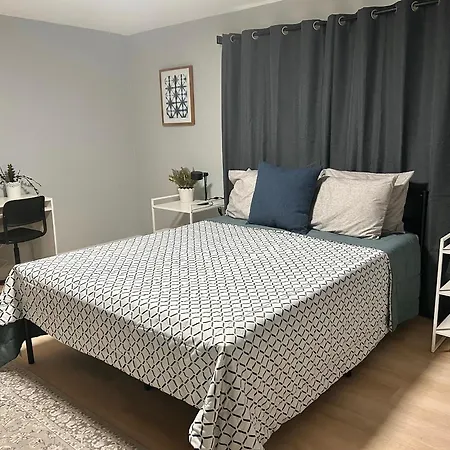Comfy Lower Lvl With Jetted Tub Near Uptown And Unc