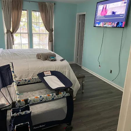 Apartment 20min To International Airport! 10min To Pnc Music! Wifi *