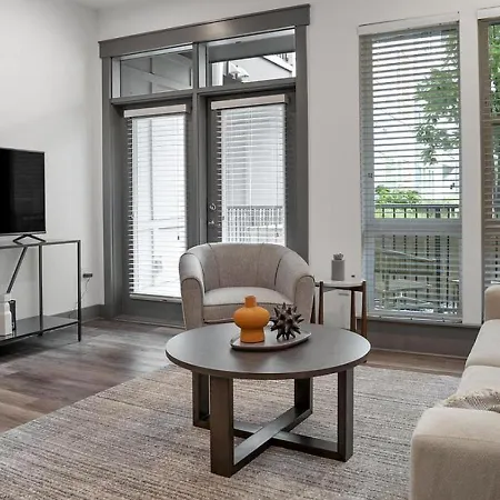 Apartment Landing Modern With Amazing Amenities *