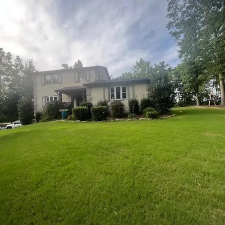 Stunning 4 Bed House Perfect For Nature Lovers 4*