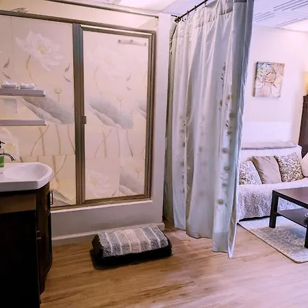 Aparthotel Uptown Area, Cozy King Suite, Quiet And Private, Free Parking, Walk To Restaurants