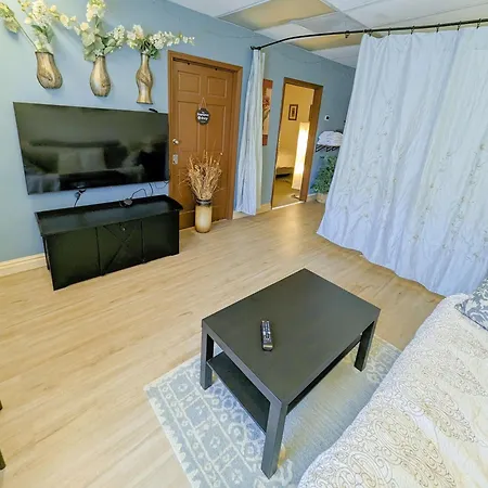 Aparthotel Uptown Area, Cozy King Suite, Quiet And Private, Free Parking, Walk To Restaurants
