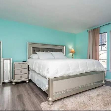 20min To International Airport! 10min To Pnc Music! Wifi Apartment *