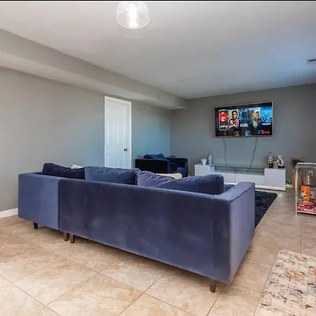 20min To International Airport! 10min To Pnc Music! Wifi Apartment *