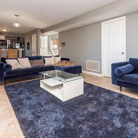 Apartment 20min To International Airport! 10min To Pnc Music! Wifi *