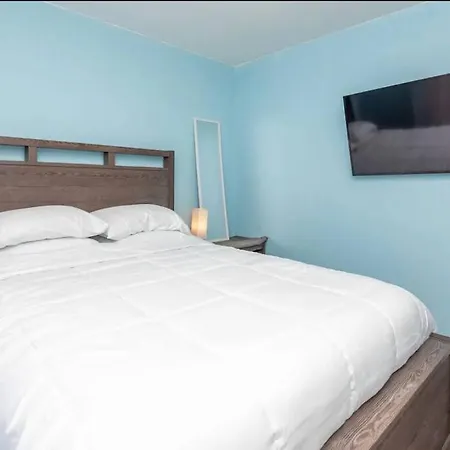 20min To International Airport! 10min To Pnc Music! Wifi Apartment *