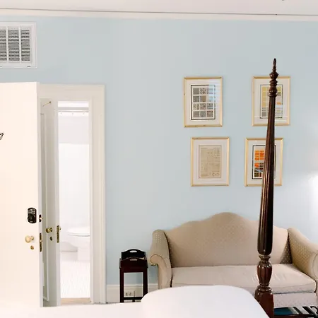 Bed & Breakfast The Morehead 3*