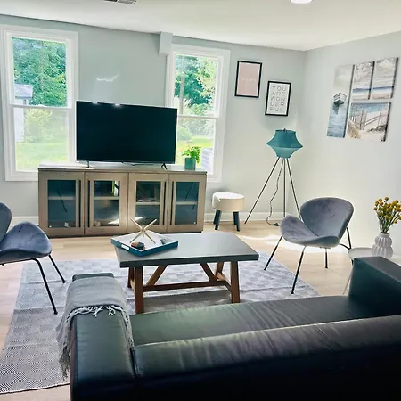 Comfy Lower Lvl With Jetted Tub Near Uptown And Unc Holiday home *