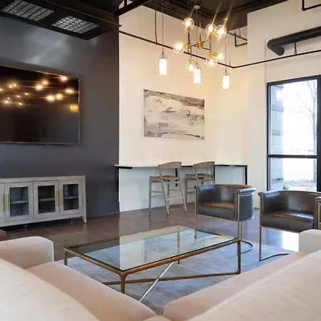 Spacious 2bd With Private Balcony And Free Parking